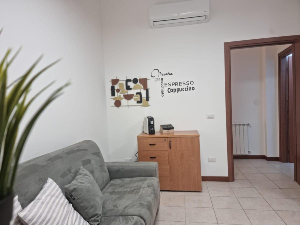 Laura Four Apartment Messina Bagian luar foto