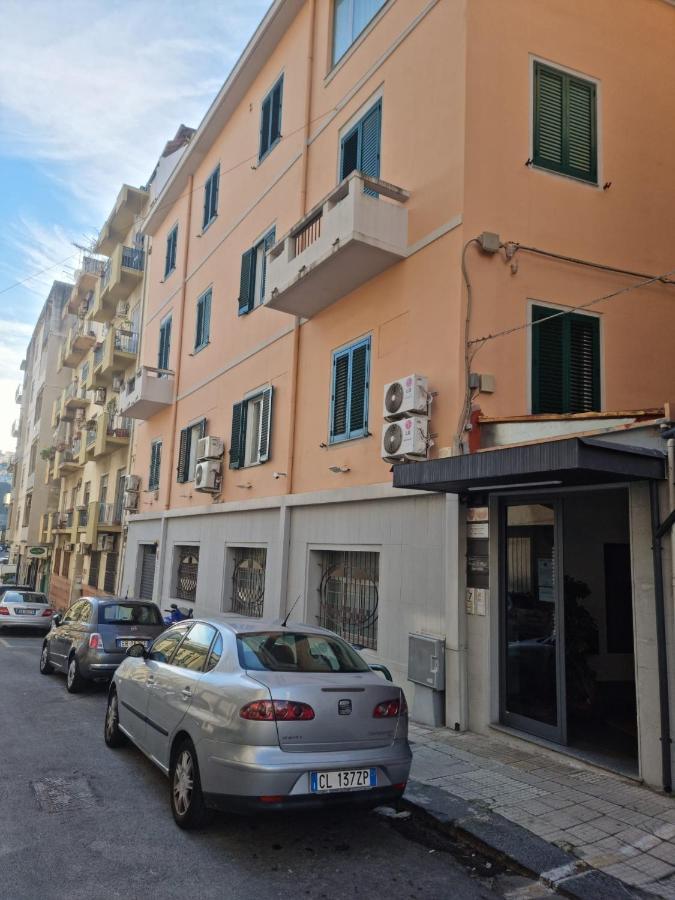 Laura Four Apartment Messina Bagian luar foto