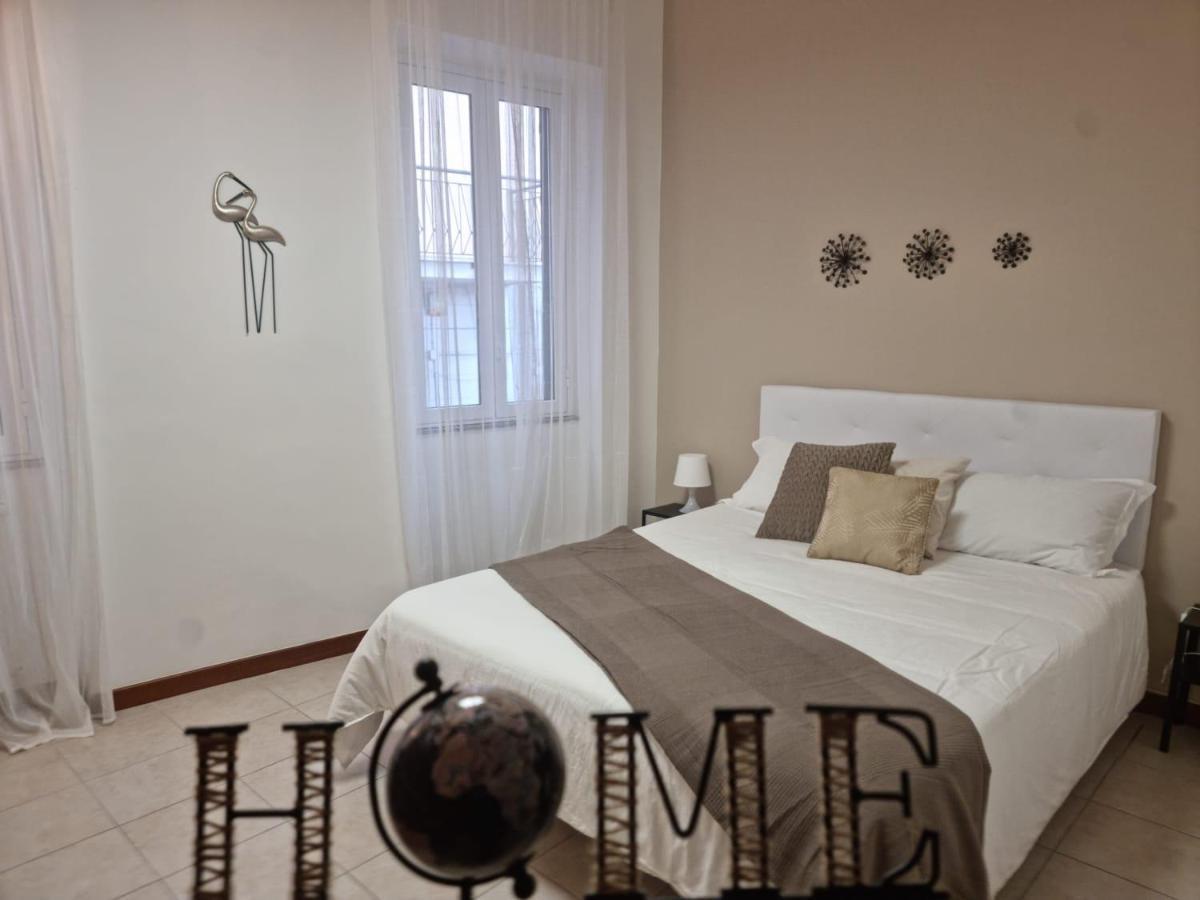 Laura Four Apartment Messina Bagian luar foto