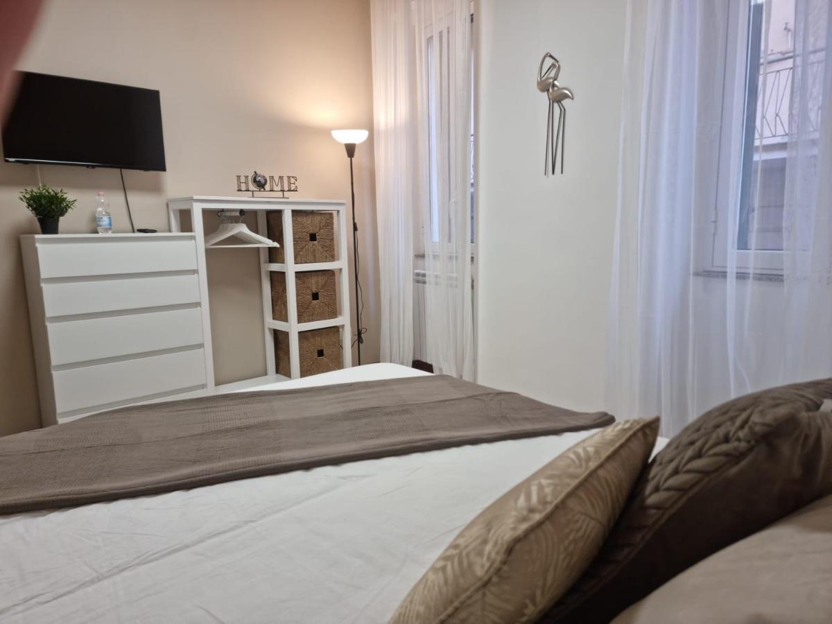 Laura Four Apartment Messina Bagian luar foto